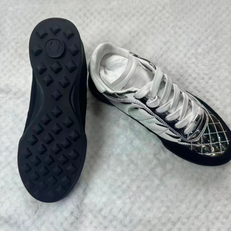 Belando unisex treniruojamų batų su split oda viršutine dalimi, anti-slip gumine padas, natūrali oda įdėklas ir avies vilnos pamušalas; priekinis raišteliai