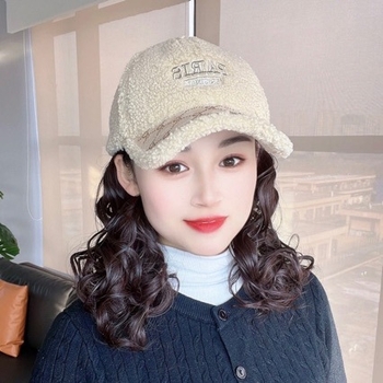 Шапка-перука за есен и зима, подплатена с флийс, топла бейзболна шапка с коса от високотемпературни влакна, стилна и универсална за жени