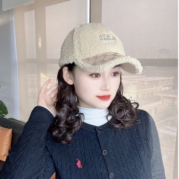 Шапка-перука за есен и зима, подплатена с флийс, топла бейзболна шапка с коса от високотемпературни влакна, стилна и универсална за жени