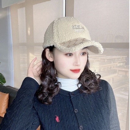 Шапка-перука за есен и зима, подплатена с флийс, топла бейзболна шапка с коса от високотемпературни влакна, стилна и универсална за жени