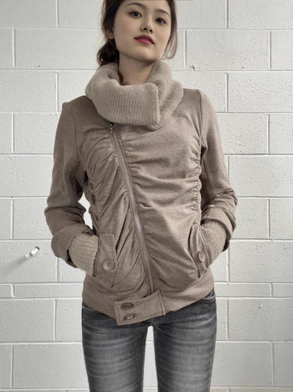 Дамско зимно яке с плетена яка и цип, плисиран детайл, слим фит, дълги ръкави, полиестер/спандекс