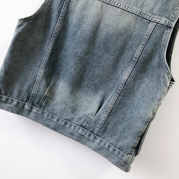 Vestă din denim cu buzunare, amestec denim/pamuc 50–70%, guler baseball, primăvara 2025, siluetă neregulată