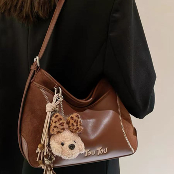 PU patchwork kott, horisontaalne ruudukujuline kuju, lukustuv avamine, sisemine tasku, telefoni tasku (Materjal: PU; Patchwork kujundus; Horisontaalne ruutu kujund; Lukustuv avamine; Telefoni tasku)