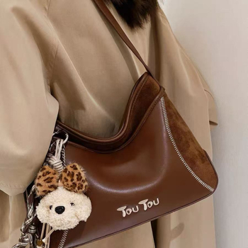 PU patchwork kott, horisontaalne ruudukujuline kuju, lukustuv avamine, sisemine tasku, telefoni tasku (Materjal: PU; Patchwork kujundus; Horisontaalne ruutu kujund; Lukustuv avamine; Telefoni tasku)