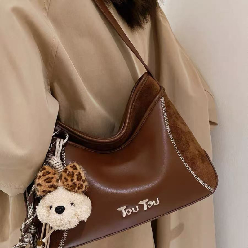 PU patchwork kott, horisontaalne ruudukujuline kuju, lukustuv avamine, sisemine tasku, telefoni tasku (Materjal: PU; Patchwork kujundus; Horisontaalne ruutu kujund; Lukustuv avamine; Telefoni tasku)