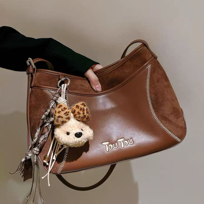 PU patchwork kott, horisontaalne ruudukujuline kuju, lukustuv avamine, sisemine tasku, telefoni tasku (Materjal: PU; Patchwork kujundus; Horisontaalne ruutu kujund; Lukustuv avamine; Telefoni tasku)