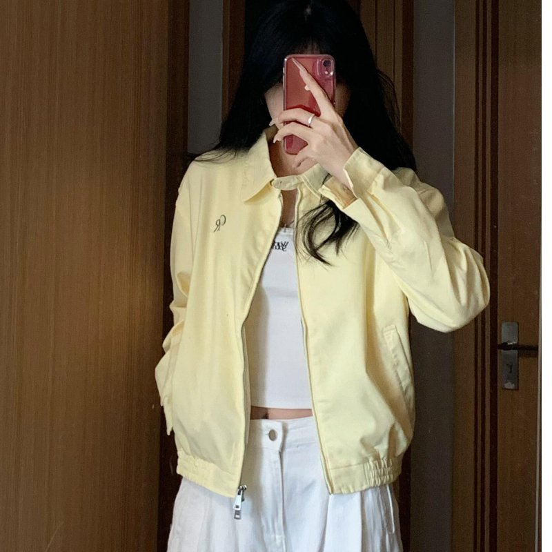 Jachetă baseball cu guler polo, mâneci lungi, croială lejeră, lungime normală, poliester