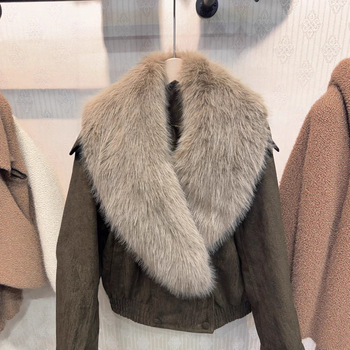 Jachetă damă din piele artificială cu guler din blană, nasturi dublu-rând, jacquard poliester, croială lejeră