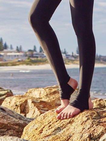 Moterų pavienė maudymosi kostiumėlis su iškarpytu dizainu, konservatyvus kirpimas, saulės apsauga, greitai džiūstantis nailono audinys, skirtas plaukti ir nardyti