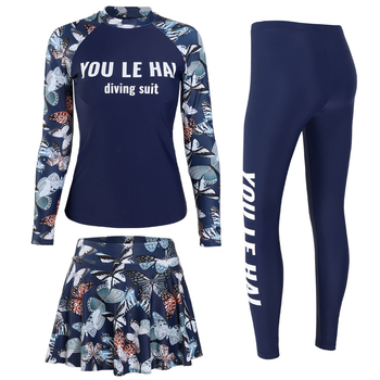 Ženski troslojeni kupaći kostim s dugim rukavima i dugim hlačama, donji dio u stilu suknje, cvjetni uzorak