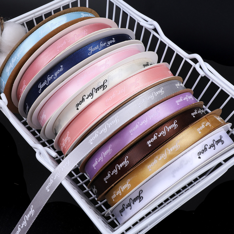 Panglică din poliester de la Qianmina pentru nunți, ambalare cadouri, ambalare prăjituri și buchete de flori.