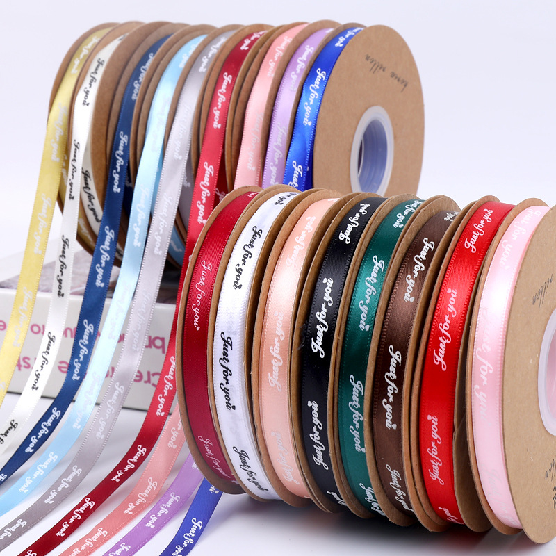 Panglică din poliester de la Qianmina pentru nunți, ambalare cadouri, ambalare prăjituri și buchete de flori.