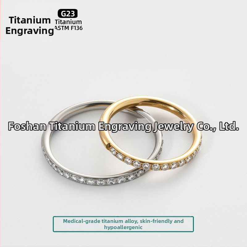 F136 titāna sakausējuma auskari – ģeometriski riņķi, unisex, pulēti ar titāna kristālu