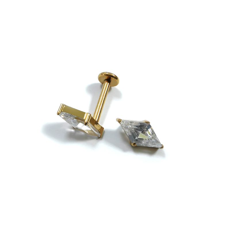 G23 titāna rombveida auskari ar balto kristālu, pulēta virsma, unisex stils