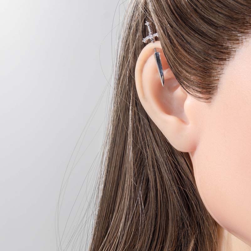 Auskaru pīrsinga rotājums ar krusta zobu formas dizainu, metāls, diamanīta apdare, unisex, neparasts stils