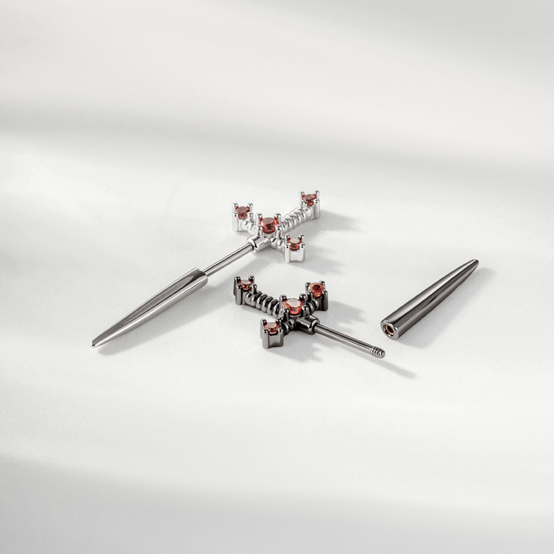 Ausu pīrsings krusta zobu formā, mikro pavé cirkonijs, skrūvējama aizdare, pāra stils