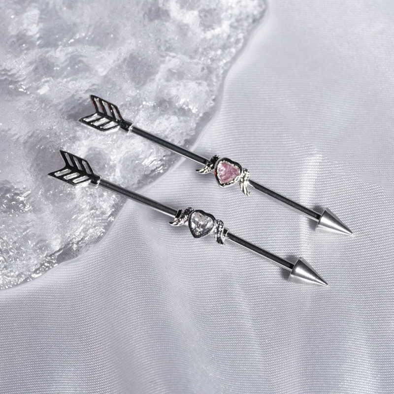 Ausu tilta barelis ar sirds un bulta motīvu, 316L nerūsējošais tērauds, cirkons ievietojums, garš stienis