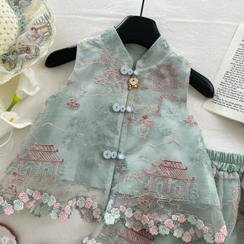 Set pentru copii în stil chinezesc: vestă fără mâneci și șorturi, organza dublă, broderie densă, jacquard poliester 70–80%, vară 2025