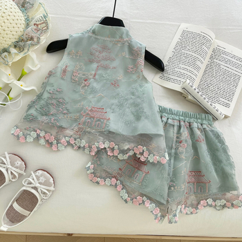 Set pentru copii în stil chinezesc: vestă fără mâneci și șorturi, organza dublă, broderie densă, jacquard poliester 70–80%, vară 2025