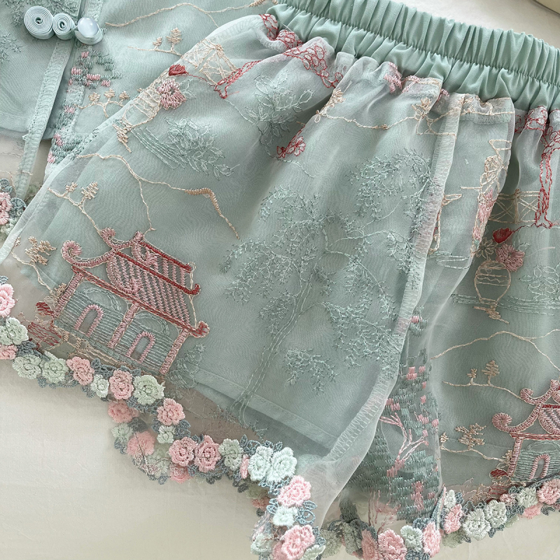 Set pentru copii în stil chinezesc: vestă fără mâneci și șorturi, organza dublă, broderie densă, jacquard poliester 70–80%, vară 2025