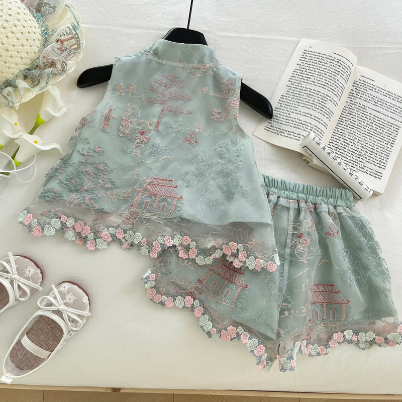 Set pentru copii în stil chinezesc: vestă fără mâneci și șorturi, organza dublă, broderie densă, jacquard poliester 70–80%, vară 2025