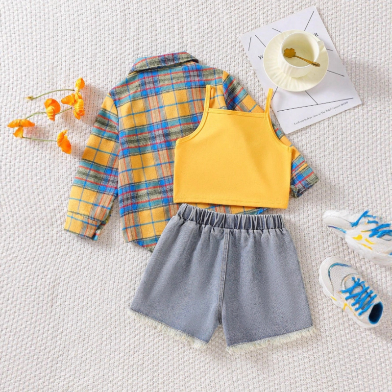 Set trei piese pentru copii: jachetă cu mâneci lungi în carouri, camisole și pantaloni scurți din denim; țesătură din bumbac 65%; model: dungi și carouri; iarnă 2025