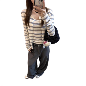 Set din două piese: cardigan tricotat în dungi cu top cu bretele, croială Slim, mâneci lungi, guler rotund