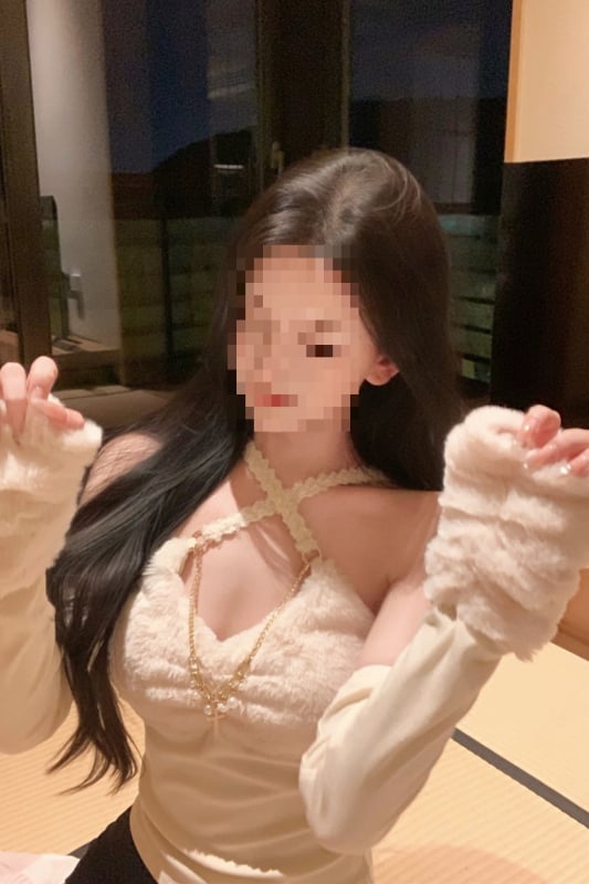 Top camisolă cu mâneci pufoase, bretele subțiri, croială în formă de A, lungime ultra-scurtă, țesătură plasă