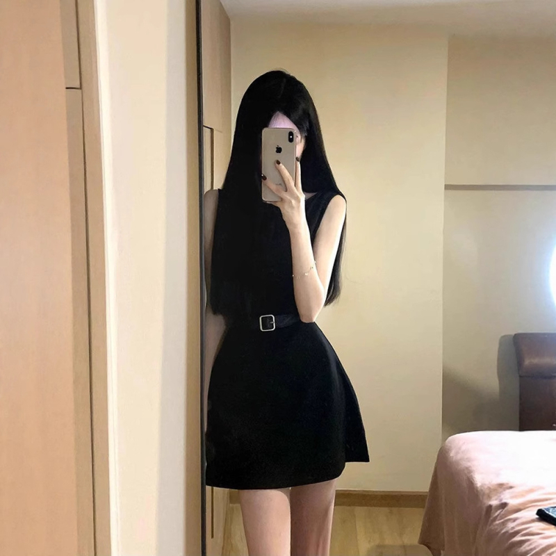 Rochie din poliester, lungime medie, decolteu rotund, fără mâneci, stil prințesă