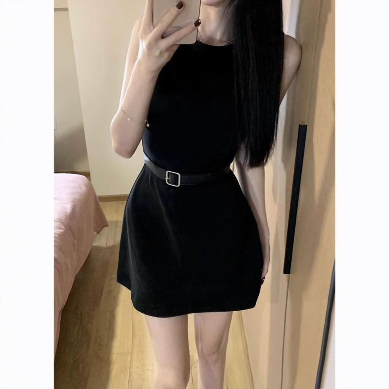 Rochie din poliester, lungime medie, decolteu rotund, fără mâneci, stil prințesă