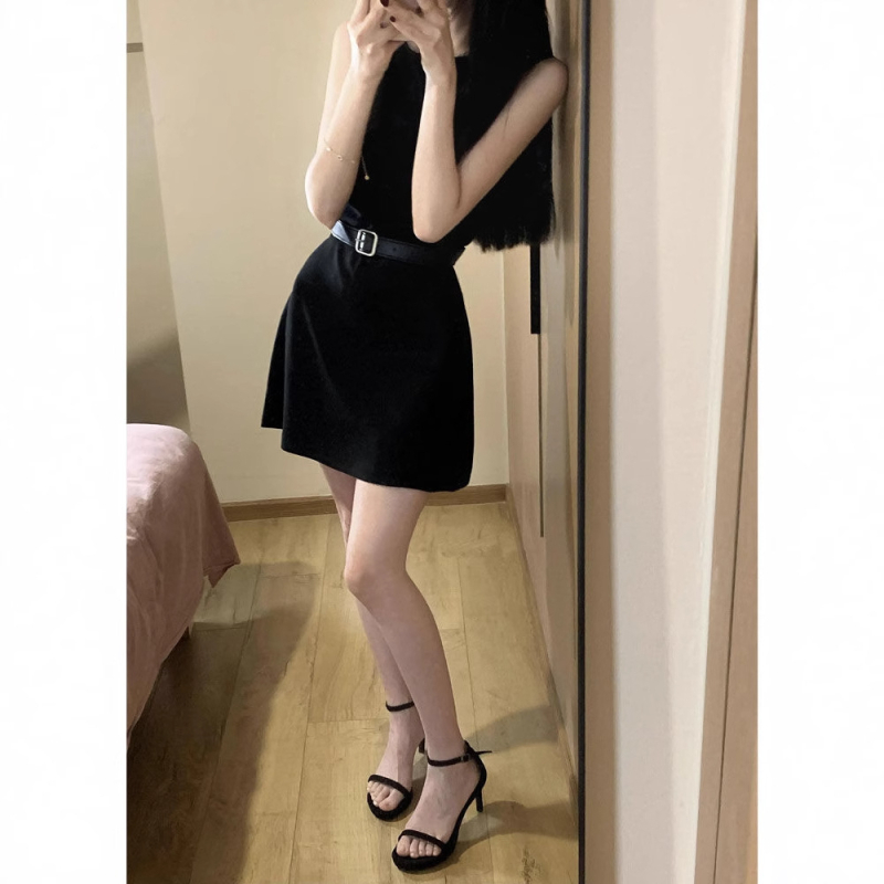 Rochie din poliester, lungime medie, decolteu rotund, fără mâneci, stil prințesă