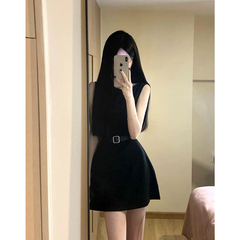 Rochie din poliester, lungime medie, decolteu rotund, fără mâneci, stil prințesă