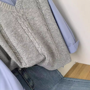 Ženski dvodijelni set: košulja s ovratnikom i pleteni prsluk s V izrezom, casual stil, poliester