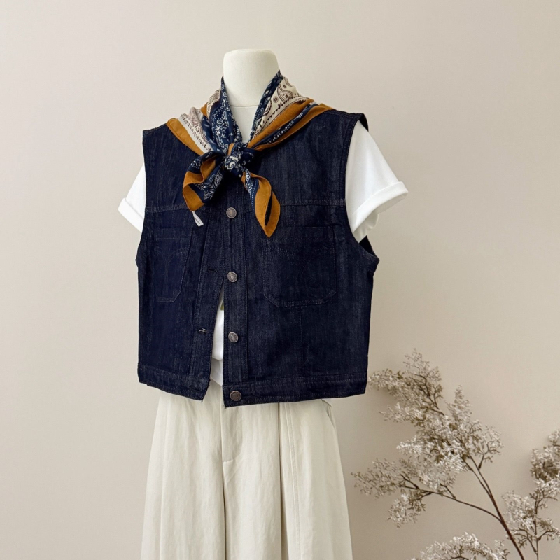 Vesta damă cu decolteu în V, țesătură rayon cu amestec lână de oaie, primăvara 2025