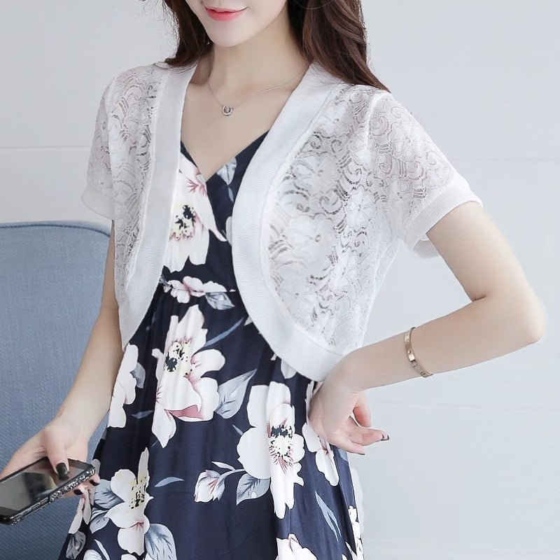 Női csipkés kardigán, karcsú szabás, 3/4-ujjas, félnyitott gallér, nagyon rövid hossz, nylon csipke