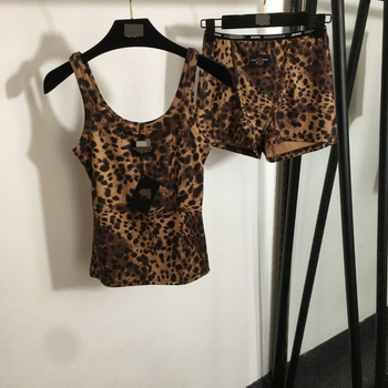 Leopard print dvodijelni set: bez rukava camisole i capri hlače, pamuk–poliester smjesa, aplikacije, ljeto 2025