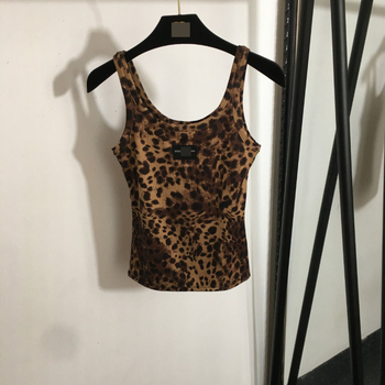 Leopard print dvodijelni set: bez rukava camisole i capri hlače, pamuk–poliester smjesa, aplikacije, ljeto 2025