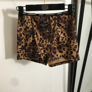 Leopard print dvodijelni set: bez rukava camisole i capri hlače, pamuk–poliester smjesa, aplikacije, ljeto 2025