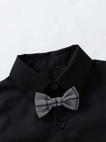 Costum copii trei piese pentru băieți: cămașă cu mânecă lungă și papion, vestă în carouri și pantaloni; bumbac 92%; pentru vârsta 3–8 ani