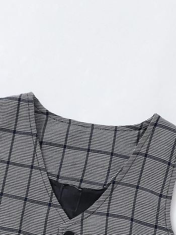 Costum copii trei piese pentru băieți: cămașă cu mânecă lungă și papion, vestă în carouri și pantaloni; bumbac 92%; pentru vârsta 3–8 ani