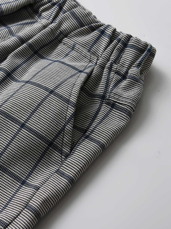 Costum copii trei piese pentru băieți: cămașă cu mânecă lungă și papion, vestă în carouri și pantaloni; bumbac 92%; pentru vârsta 3–8 ani