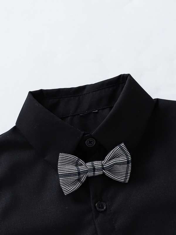 Costum copii trei piese pentru băieți: cămașă cu mânecă lungă și papion, vestă în carouri și pantaloni; bumbac 92%; pentru vârsta 3–8 ani