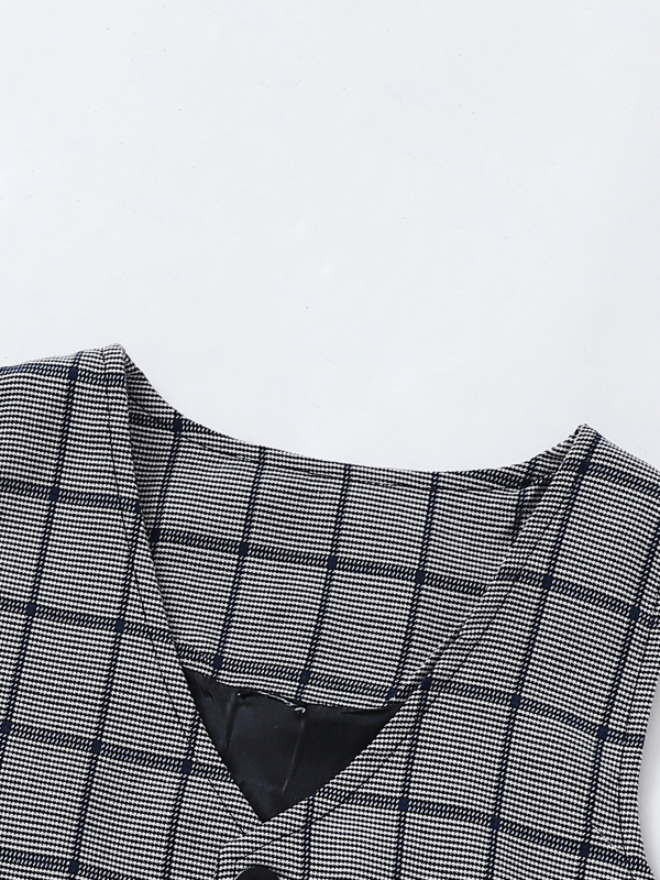 Costum copii trei piese pentru băieți: cămașă cu mânecă lungă și papion, vestă în carouri și pantaloni; bumbac 92%; pentru vârsta 3–8 ani