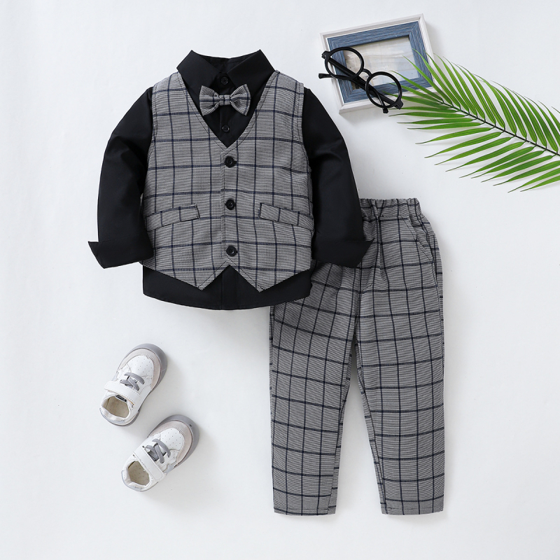 Costum copii trei piese pentru băieți: cămașă cu mânecă lungă și papion, vestă în carouri și pantaloni; bumbac 92%; pentru vârsta 3–8 ani