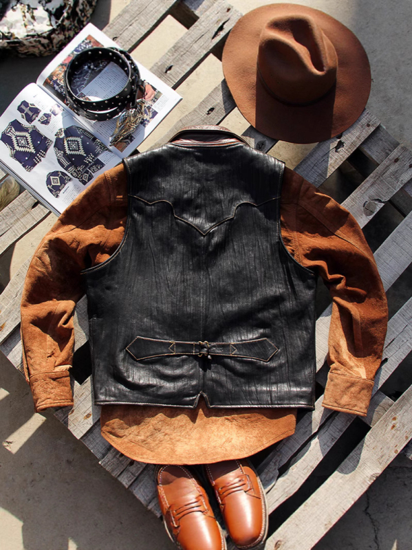 Vesta pentru bărbați din piele naturală de vițel, decolteu în V, croială Slim, închidere cu nasturi pe un rând, buzunare ascunse cu patch