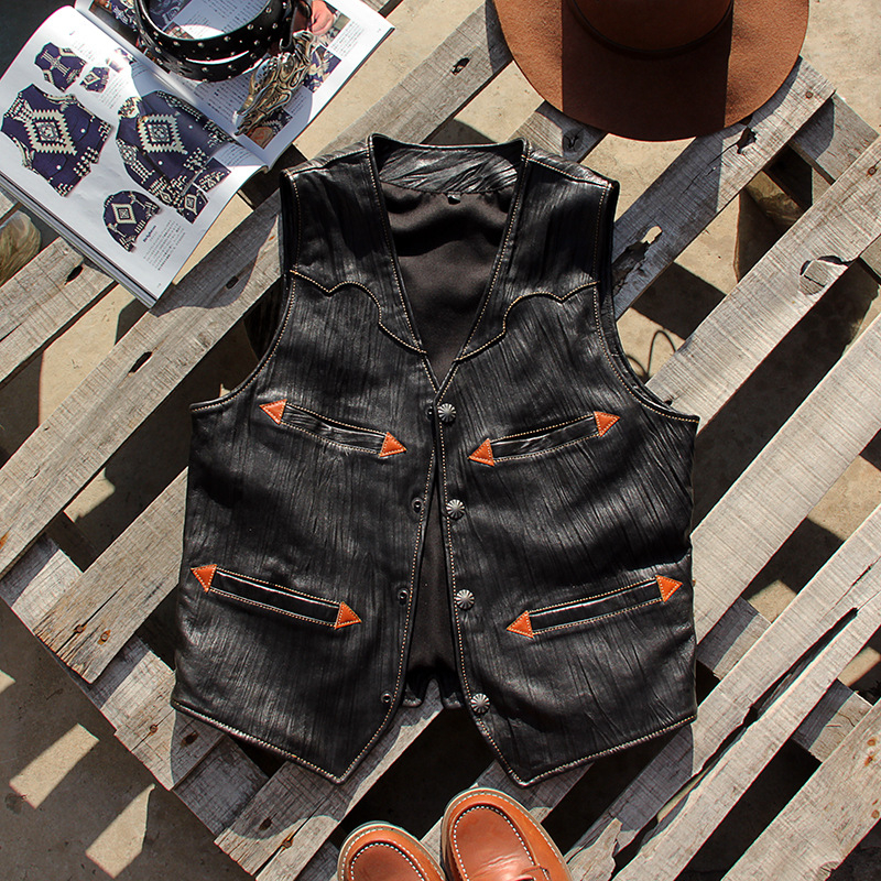 Vesta pentru bărbați din piele naturală de vițel, decolteu în V, croială Slim, închidere cu nasturi pe un rând, buzunare ascunse cu patch