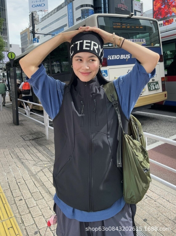 Vesta de lucru pentru bărbați cu fermoar și guler înalt, țesătură din amestec de poliester, multiple buzunare