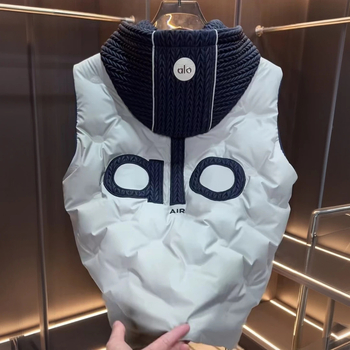 Vesta masculină din poliester, cu glugă, fermoar, guler înalt, croială slim