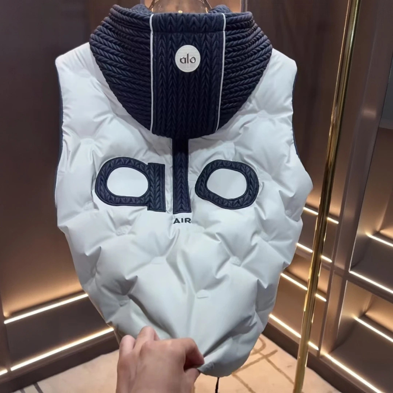 Vesta masculină din poliester, cu glugă, fermoar, guler înalt, croială slim