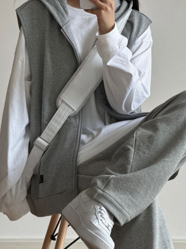 Vestă american retro cu glugă și fermoar — croială drept tub, poliester, buzunare laterale